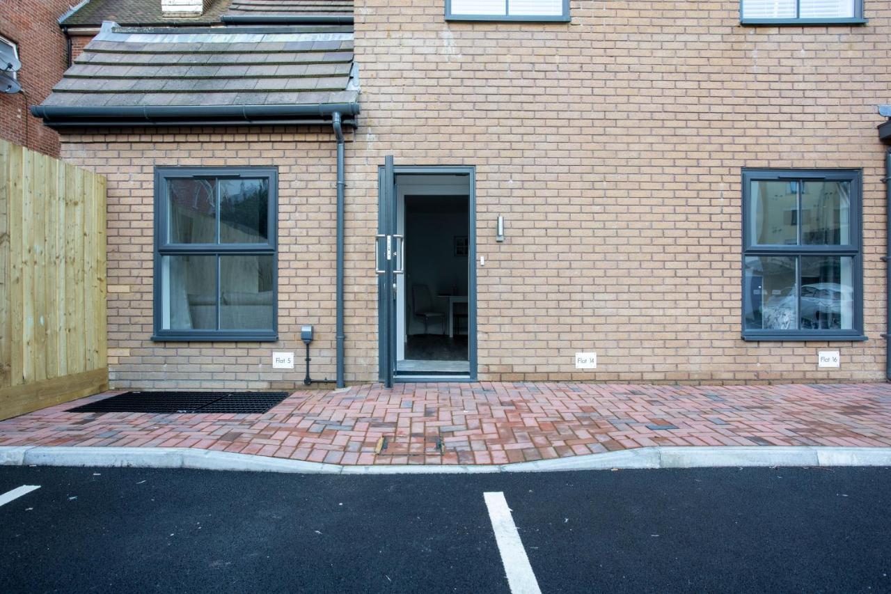 Contemporary Two Bedroom Duplex - Secluded With Parking In A Prime Location Apartamento *
